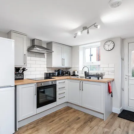 Cosy One Bed In Leeds Apartment *