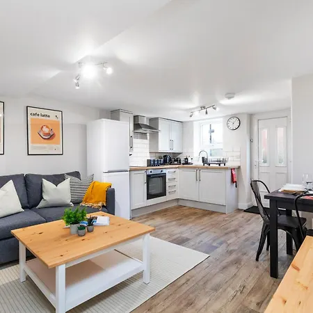 Cosy One Bed In Apartment