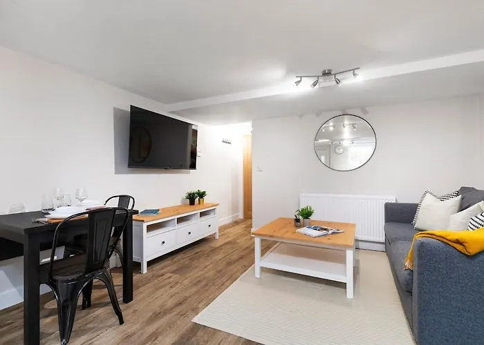 Апартаменти Cosy One Bed In